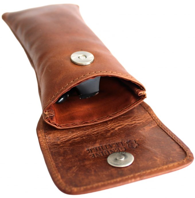 Glasses Case with Genuine Leather and Padding. Colours: Black, brown and red. Style: 11036 Hide & Chic